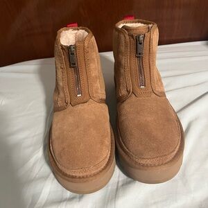 UGG WOMEN NEUMEL PLATFORM ZIP CHESTNUT BOOTS | SIZE US 8